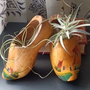 Vintage/Antique Hand-Carved/Painted Dutch Clogs, Ready to hang - 7"